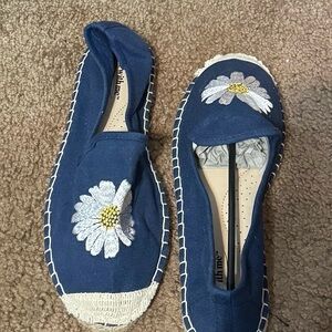 NWOT Coldwater Creek Navy Flats Sz 9.5